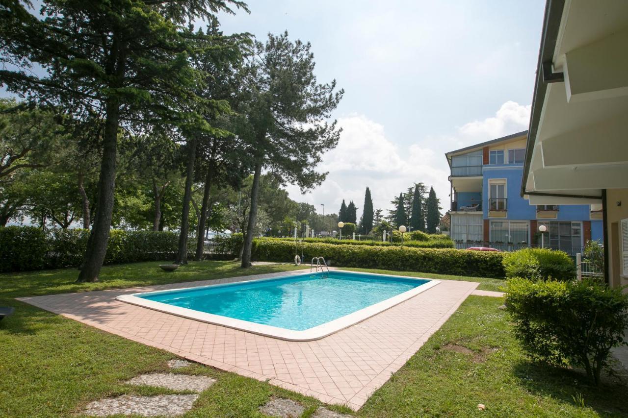 Appartamento Bella Vista - Happy Rentals Sirmione Exterior photo